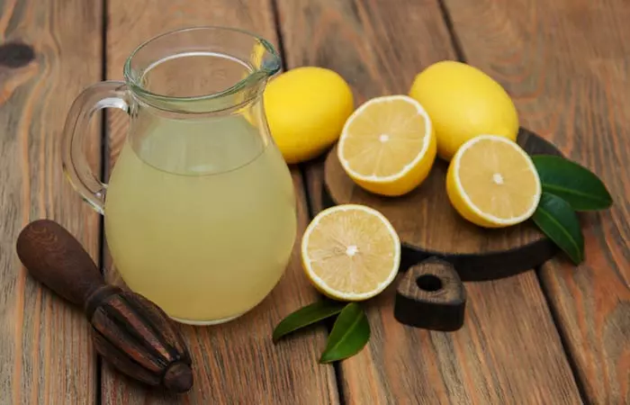5- آب لیمو، روغن زیتون و شیر نارگیل حالت دهنده مو